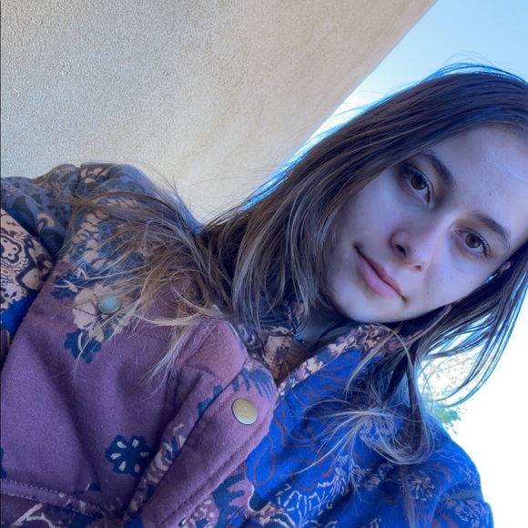 Meet your Posher, Tori - Picture 1 of 1